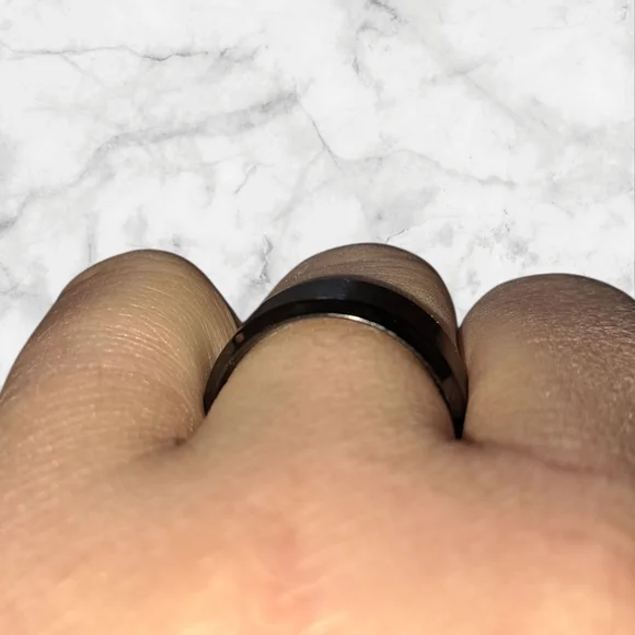 Nwt Sleek Black Stainless Steel Men's Ring-SZ 8 - Picture 3 of 4